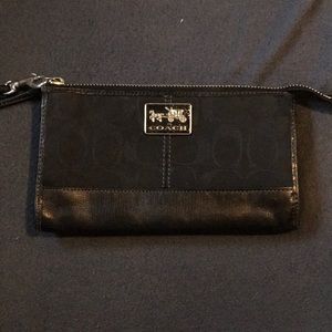 🌼Coach wristlet wallet 🌼